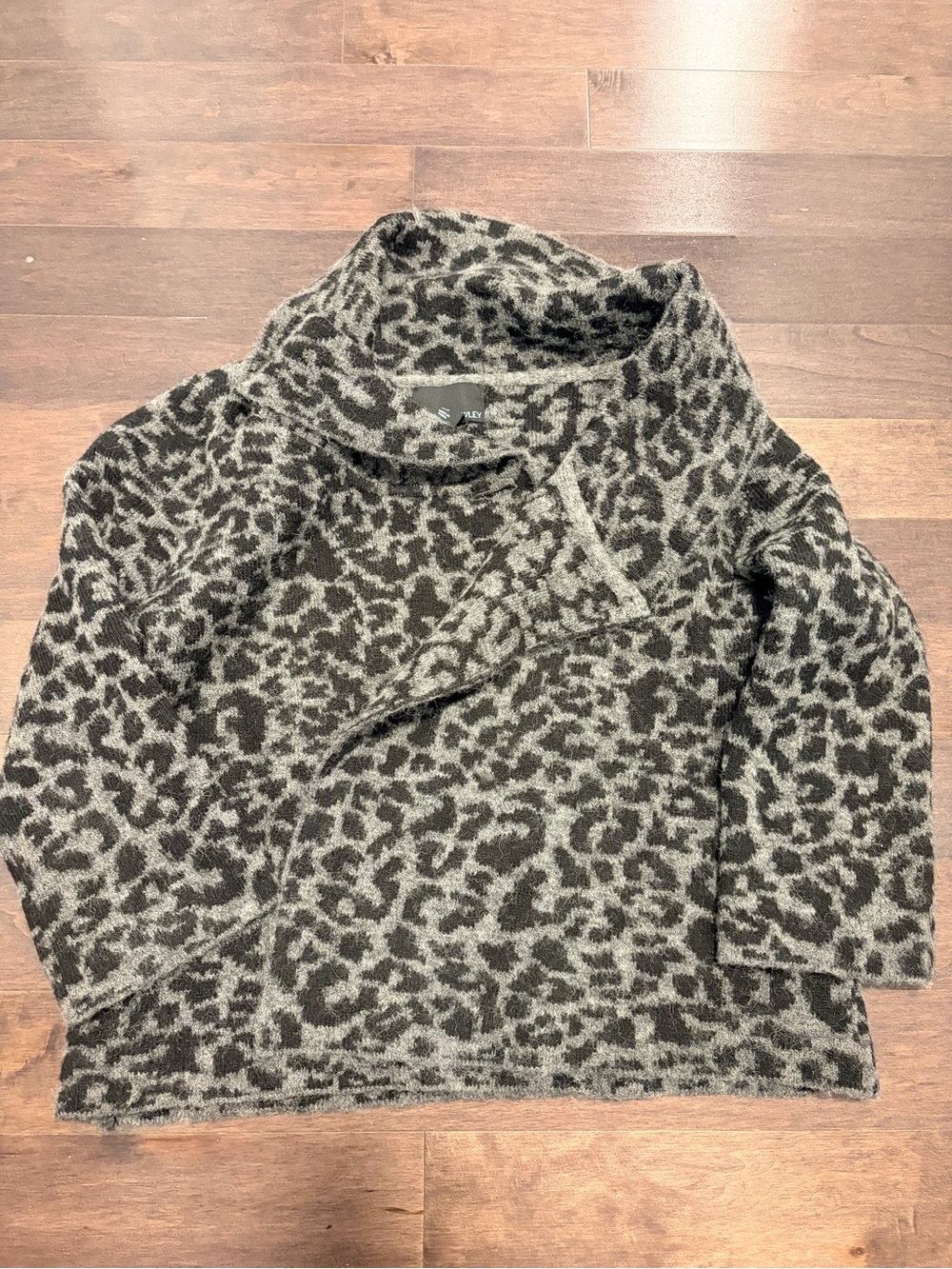 Cynthia Rowley Gray and Black Leopard-Print Pullover Cardigan